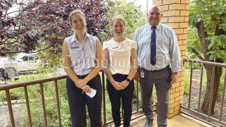 Lachlan Shire Council General Manager Greg Tory welcomed Bush Bursary medical students Mikayla Sheahan and Georgina Dowsett in January. Georgina and Mikayla’s Bush Bursary visit was funded by Lachlan Shire Council with support from the Country Women’s Association of NSW. Image Credit: Melissa Blewitt.