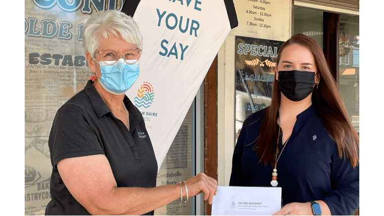 Lachlan Shire Council Officer Immogine Turner and Condobolin Chamber of Commerce President Vicki Hanlon at the pop-up session in Condobolin on Tuesday, 15 February. Image Credit: Lachlan Shire Council.