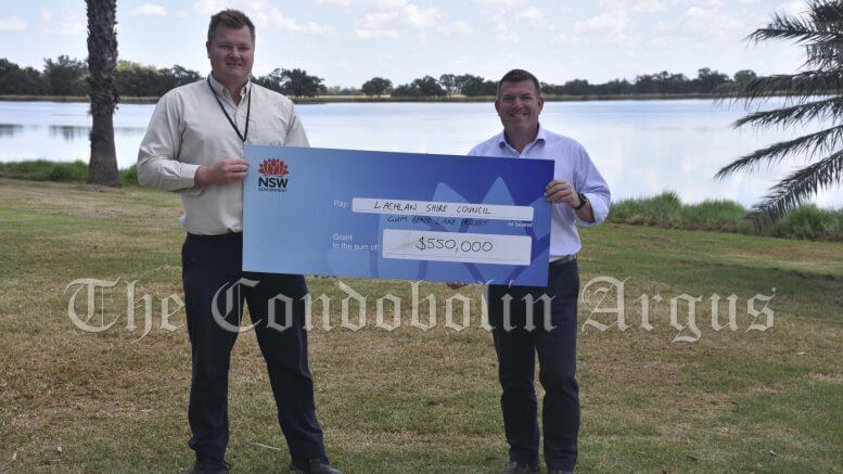Lachlan Shire Council’s infrastructure services director Adrian Milne with Minister for NSW Dugald Saunders at Gum Bend Lake near Condobolin. Image Credit: Melissa Blewitt.