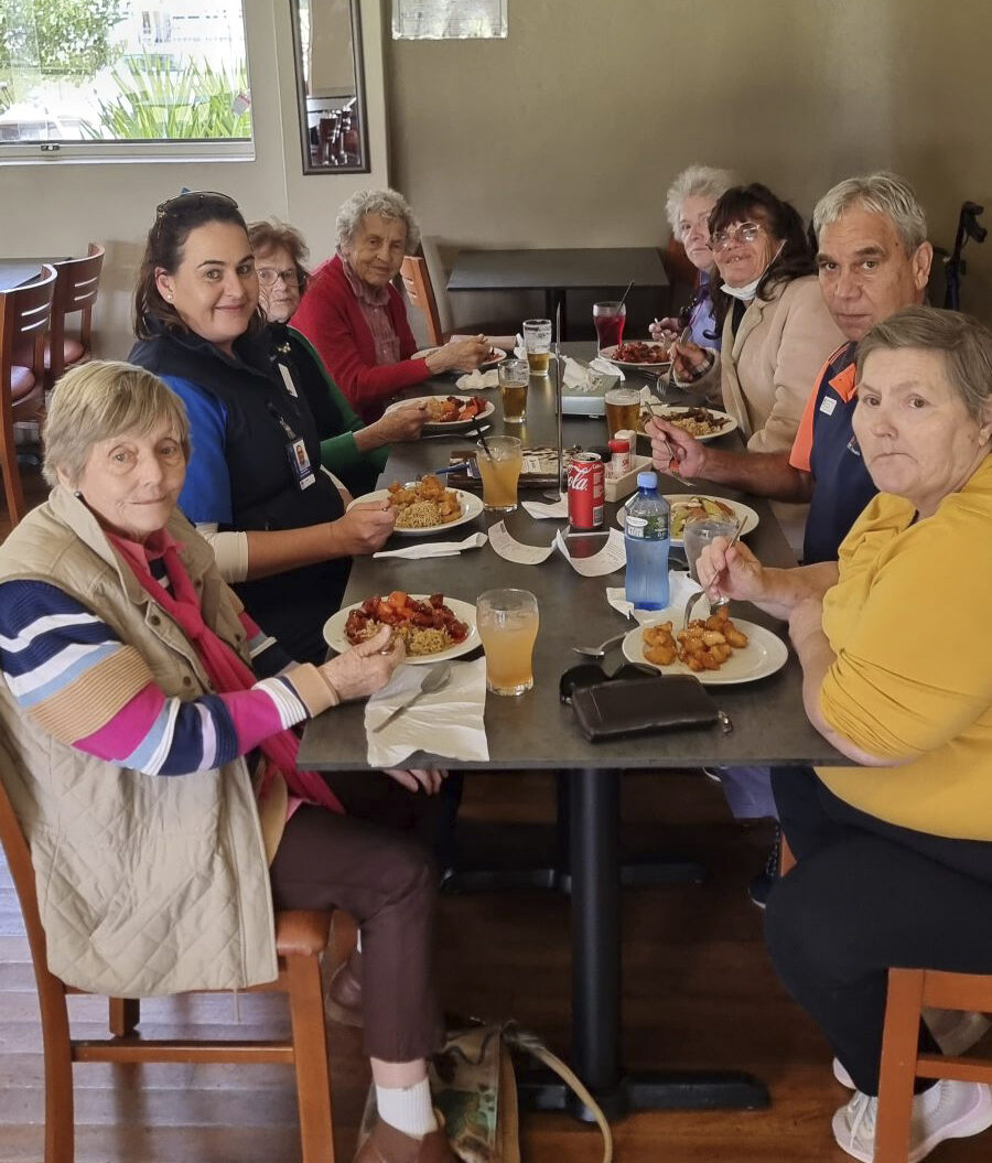 Enjoying lunch, Anne O’Hara, Hope Sellar, Joyce Davidson, Dot Holmes, Ros Warner, Louise O’Hara, James Towney and Pam Chatterway. Image Contributed.